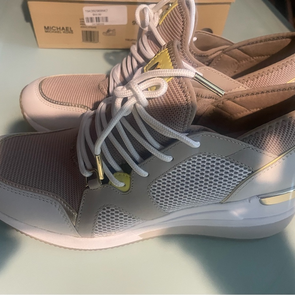 Michael Kors Liv Trainer Sneakers New
New in box never worn - Picture 2 of 2